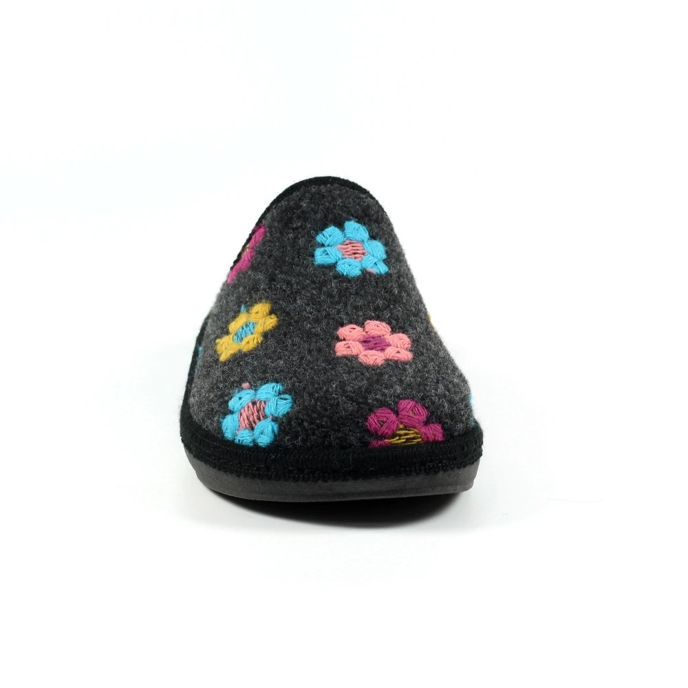 LUNAR Anther Black Mule Slipper 6 LUNAR Anther Black Mule Slipper - Image 4