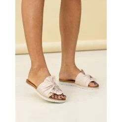 LUNAR Sunshine Pink Leather Sandal